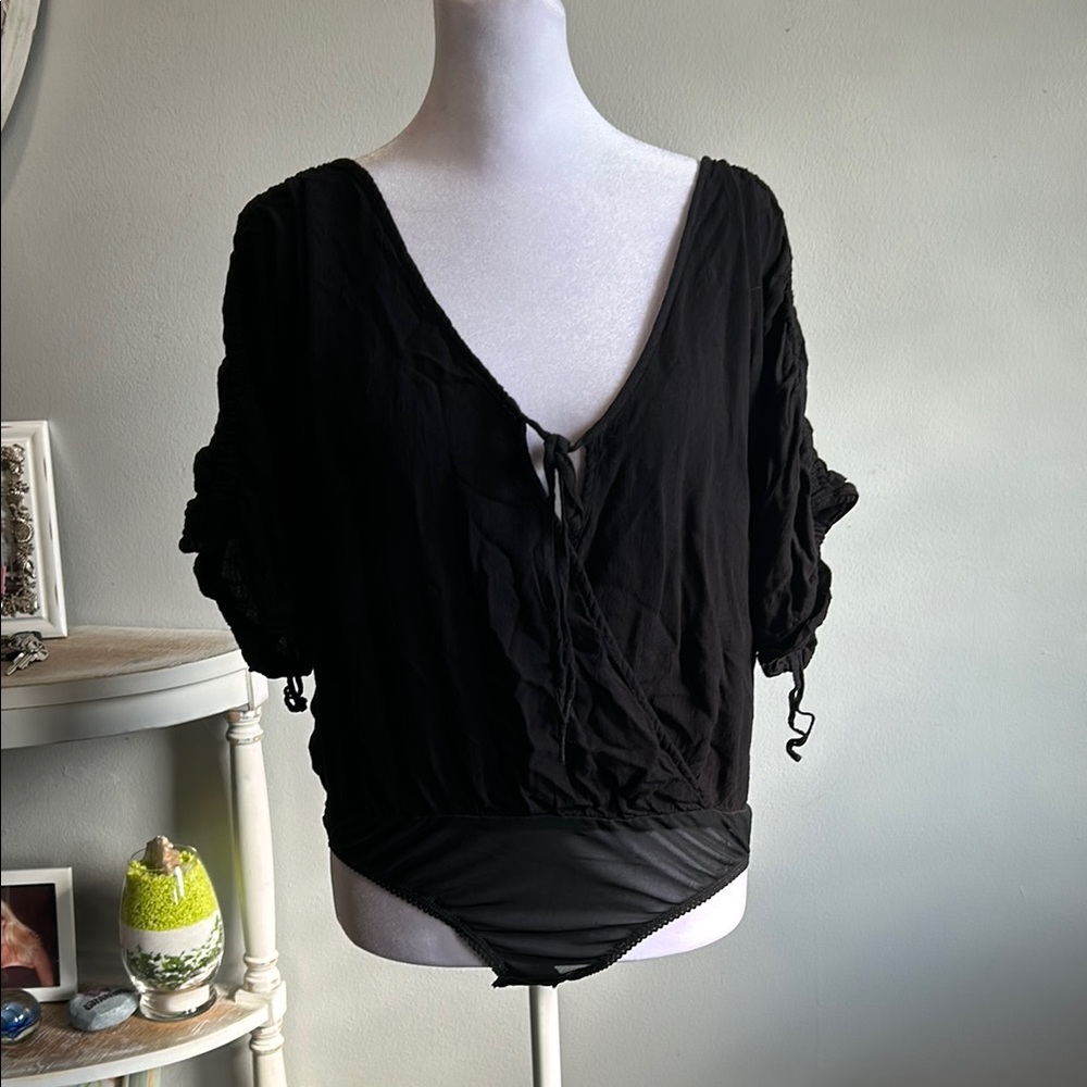 [Free People] Black Ruched Sleeve Bodysuit - Size Medium